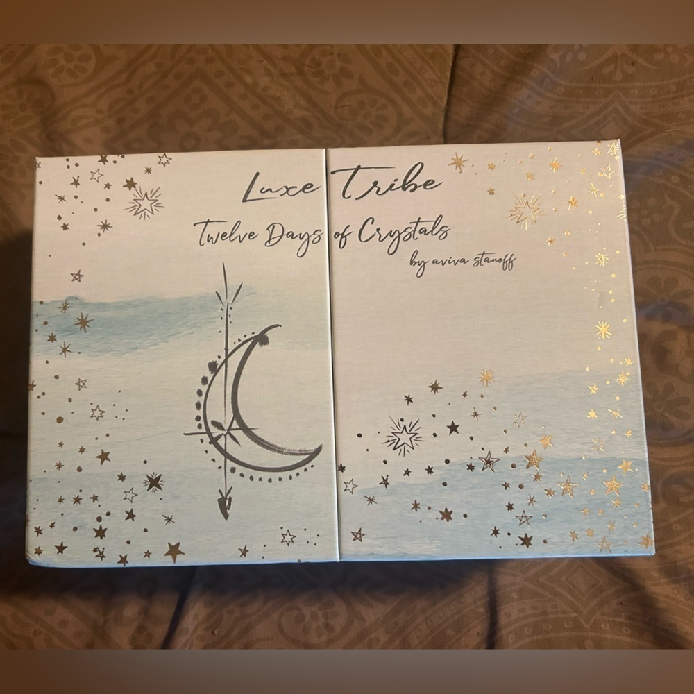 12 days of amethyst crystals by Aviva standoff design